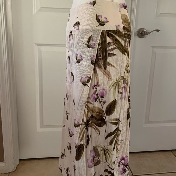 VINCE. wrap effect floral print crepe skirt - Picture 11 of 16